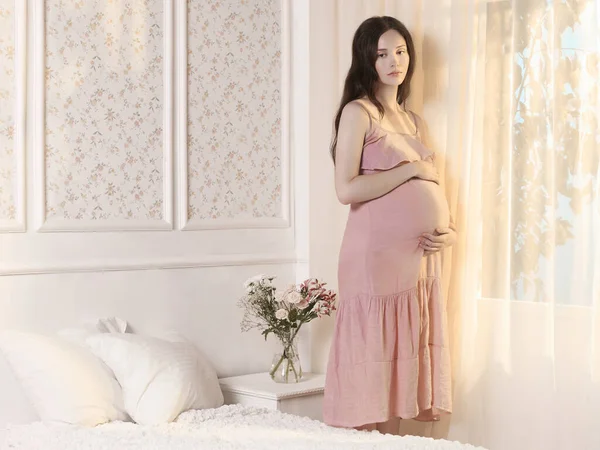Retrato Una Joven Embarazada Interior Del Hogar Clásico —  Fotos de Stock