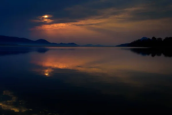 Mehdi nehri üzerinde gün doğumu, Odisha, Doğu Ghat sıradağları — Stok fotoğraf