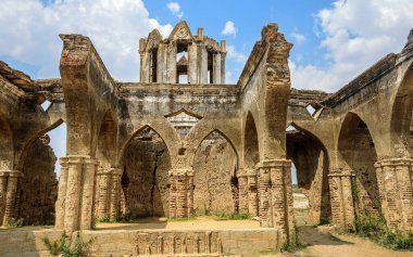 Eski Fransız tespih kilisesinin kalıntıları, Settihalli, Karnataka
