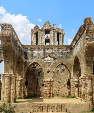 Eski Fransız tespih kilisesinin kalıntıları, Settihalli, Karnataka