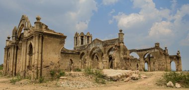 Eski Fransız tespih kilisesinin kalıntıları, Settihalli, Karnataka