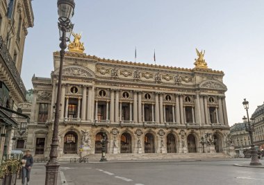 Paris Opera Garnier önden görünümü.