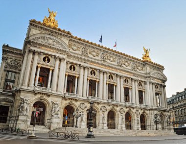 Paris Opera Garnier önden görünümü.