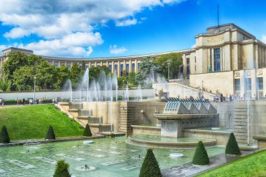 Paris 'te Jardins du Trocadero ve Palais de Chaillot.