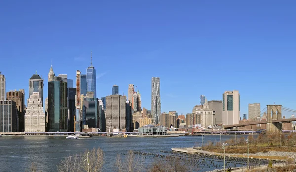 Skyline di Manhattan nella giornata di sole . — Foto Stock