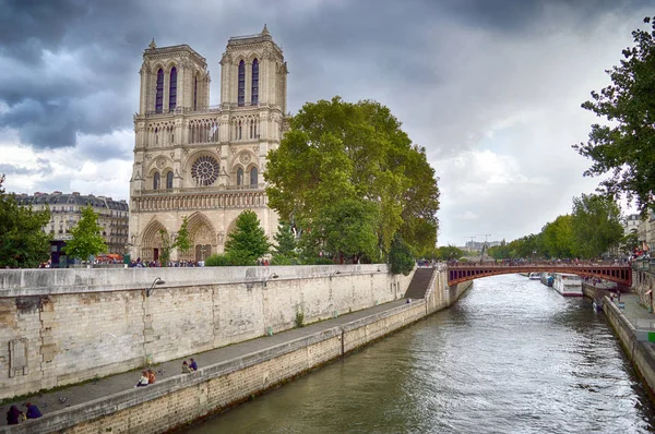 Notre Dame w Paryżu. — Zdjęcie stockowe