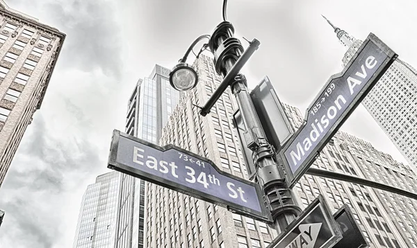 NYC sokak işaretleri. — Stok fotoğraf