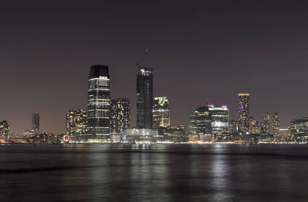 Jersey City bei Nacht. — Stockfoto