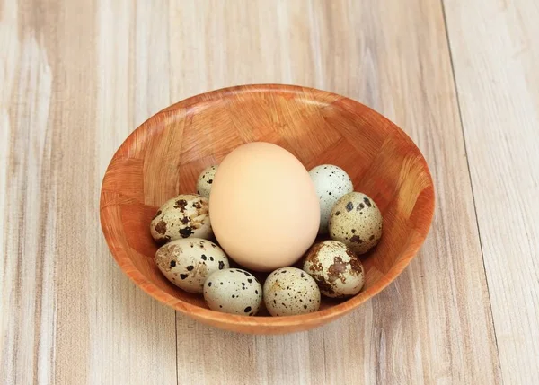 Partridge Eggs One Chicken Egg Contrast Big Chicken Egg Quail — Stock Photo, Image