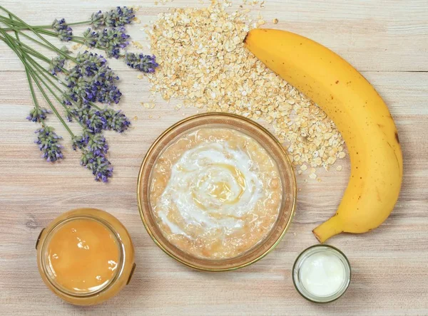 Gezichtsmasker Van Havermout Yoghurt Banaan Honing Ingrediënten Voor Zelfgemaakte Gezichtsmasker — Stockfoto