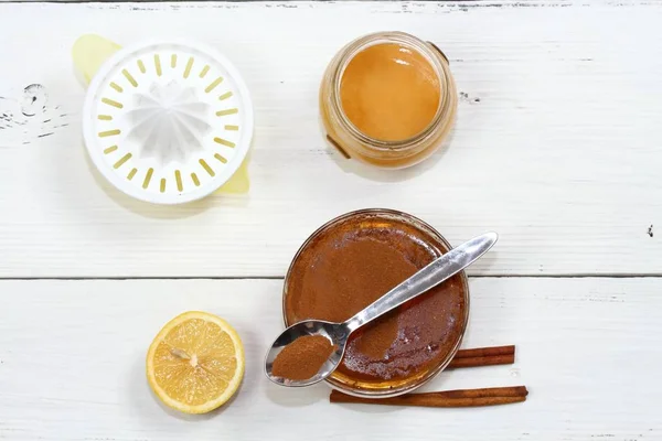 Behandeling Van Cellulite Van Honing Kaneel Citroen Ingrediënten Voor Huisgemaakte — Stockfoto