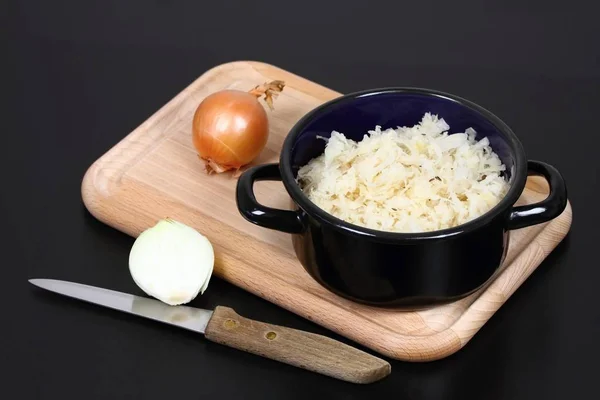 Sauerkraut Topf Sauerkraut Fermentierter Oder Eingelegter Kohl Auf Schneidebrett Schwarzer — Stockfoto