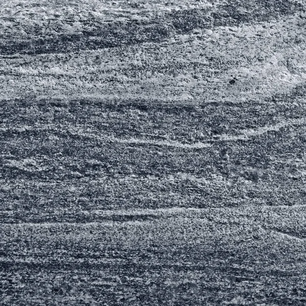 Migmatitic 片麻岩ミグマタイト岩のバンド パターンは 灰色の光暗い縞花崗岩テクスチャ マクロ クローズ アップ 大規模な詳細なテクスチャ シルバー グレー水平背景 — ストック写真