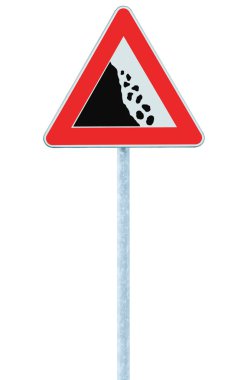 Kayalar düşüyor dikkat yol işaret direği yayında risk, uyarı tabela makro closeup büyük detaylı izole dikey yol kenarındaki taş trafik, toprak kayması düşmek tehlike mümkün et, kırmızı kare üçgen tabelasını detay