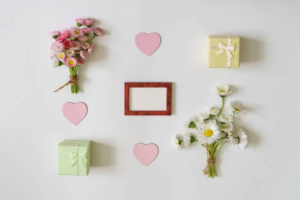 Літня Творча Композиція Біло Рожеві Букети Маргарити Рожевих Квітів Маленькі — стокове фото