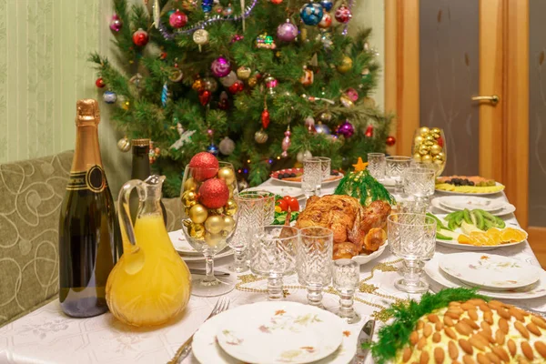 Served table with festive dishes near beautiful decorated Christ — Stock Photo, Image