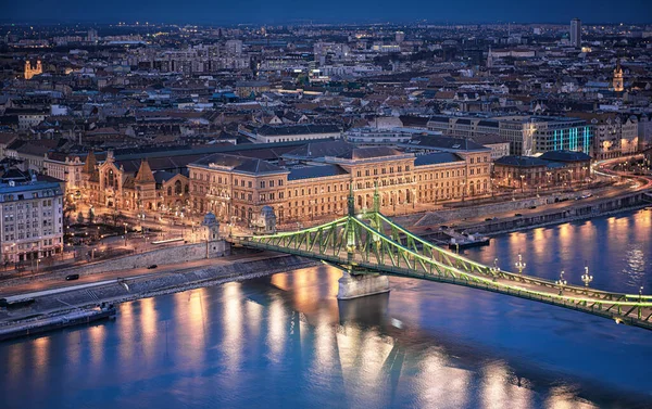 Kilátás Szabadság Hídra Budapesten Éjszaka — Stock Fotó