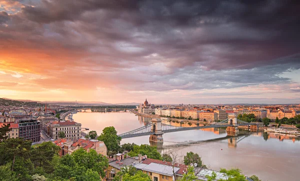 Pôr Sol Colorido Sobre Budapeste Hungria — Fotografia de Stock