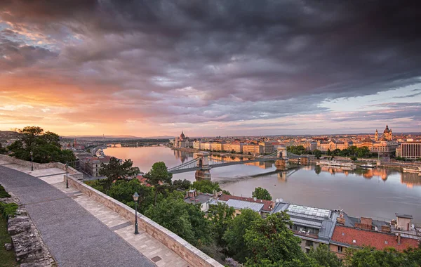 Färgglad Solnedgång Över Budapest Ungern — Stockfoto