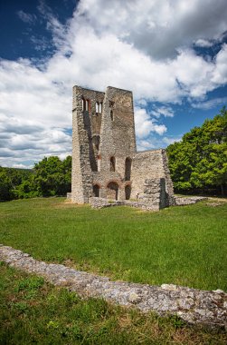 Balaton Gölü 'ndeki Ortaçağ harabe tapınağı