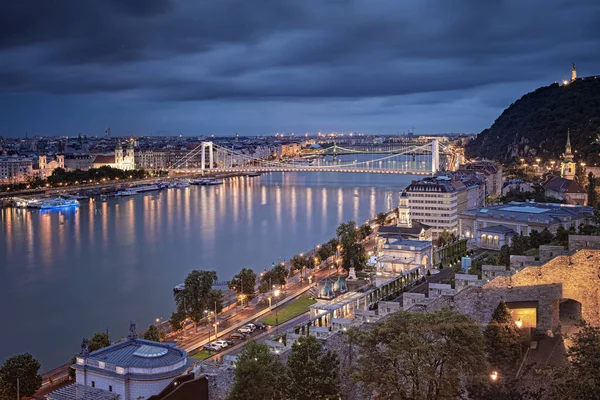 Kilátás Erzsébet Hídra Budapestre Éjszaka — Stock Fotó
