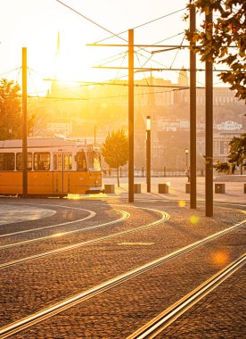 Macaristan, Budapeşte 'de geleneksel sarı tramvay