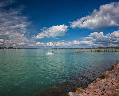 Yazın Balaton Gölü 'nde liman