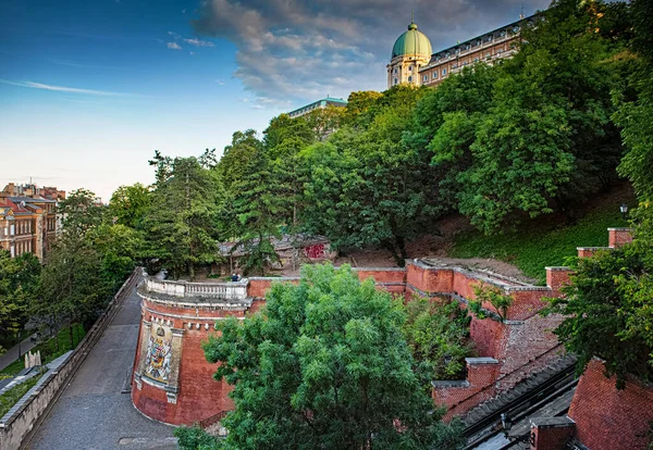 Utsikt Budapest Castle Hill Funicular Railway – stockfoto