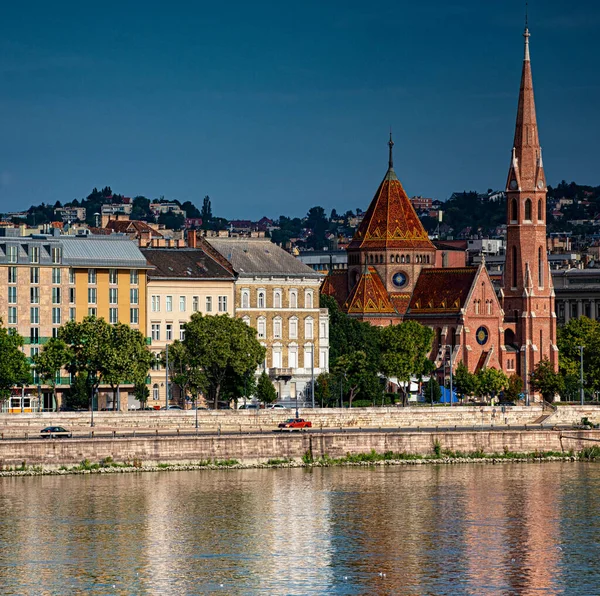 夏のブダペストの川岸での眺め — ストック写真