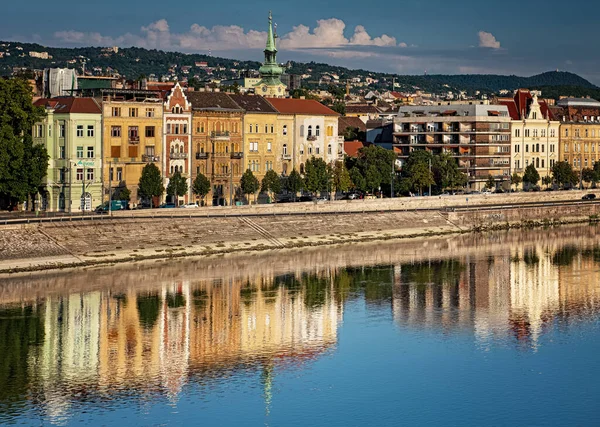 Budapest Hungría Julio 2020 Bonitas Casas Largo Del Río Danubio —  Fotos de Stock