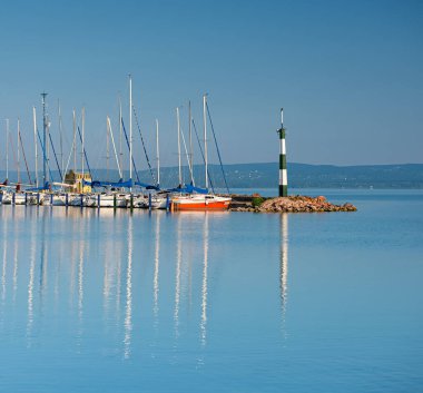 Yazın Balaton Gölü 'nde liman