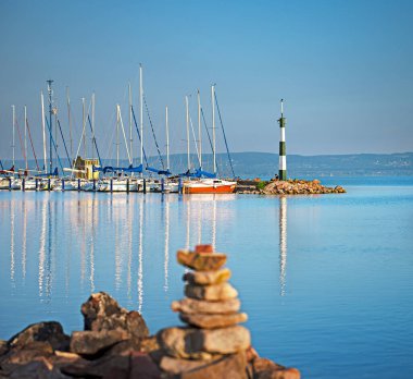 Yazın Balaton Gölü 'nde liman