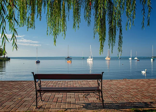 Haven Met Bank Aan Het Balatonmeer Ochtend — Stockfoto