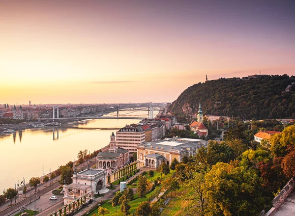 Kiva Syksyn Auringonlasku Budapestin Yllä Unkari — kuvapankkivalokuva