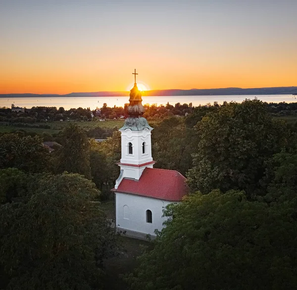 Kleine Kapel Bij Zonsondergang Szantodpuszta Hongarije — Stockfoto