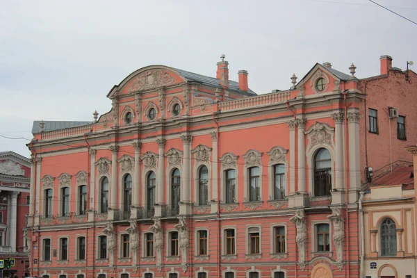 歴史的な建物に サンクトペテルブルクに — ストック写真