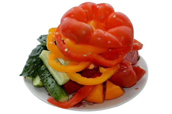 Plato con tomates picados, pepinos y pimientos dulces —  Fotos de Stock