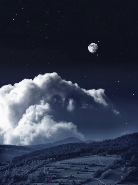 Paesaggio Notturno Con Nuvole Luna Piena — Foto Stock