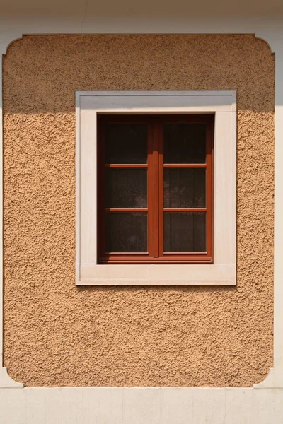 Wszystko Pomarańczowy Malowane Ściany Domu Zamkniętym Oknie Brązowy — Zdjęcie stockowe