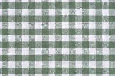 Yeşil ve beyaz bir Gingham 'ın yakından, yüksek açılı bir fotoğrafı masa örtüsünü kontrol etti.