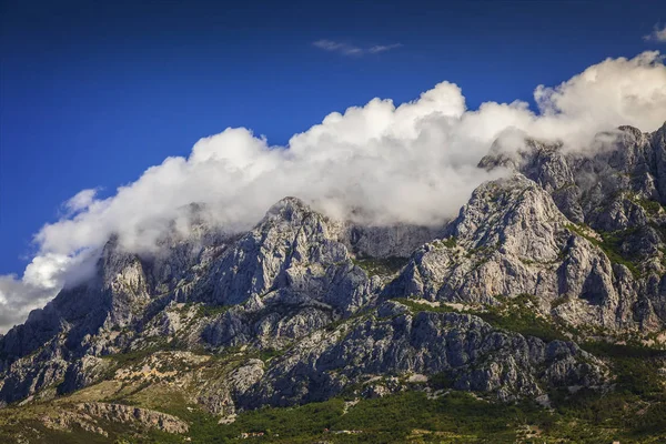 Σύννεφα Στην Κορυφή Της Οροσειράς Biokovo Κροατία — Φωτογραφία Αρχείου