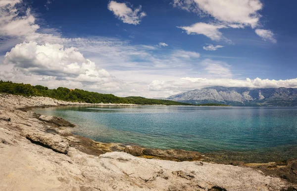 美丽的僻静的小海湾在乡村的乡村 克罗地亚 — 图库照片