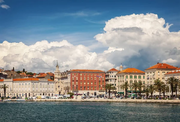 Split Croatia Мая 2018 Года Гавань Рива Исторической Архитектурой — стоковое фото