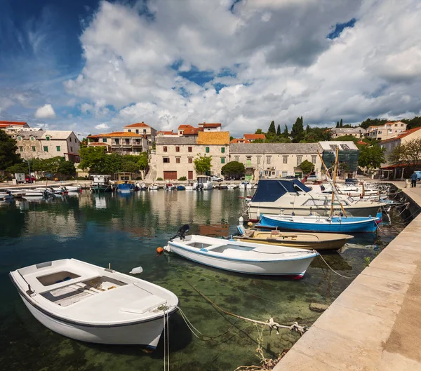 Lilla Hamnen Staden Sumartin Brac Kroatien — Stockfoto