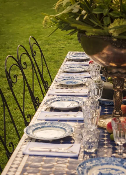 Elegante Mesa Set Jardim Para Jantar Casamento — Fotografia de Stock