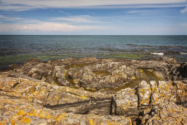 ヴィック スウェーデンの岩の多い海岸線 — ストック写真