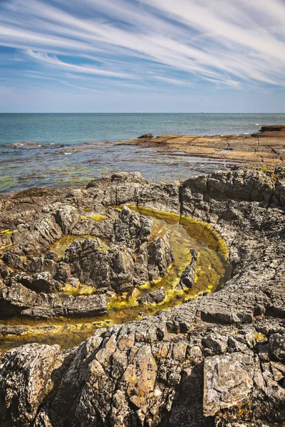 Körkörös Geológiai Jellemzője Sziklás Strand Vik Svédország — Stock Fotó