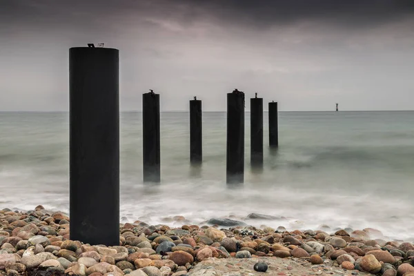 Pier Postes Océano Día Tormentoso Viken Suecia — Foto de Stock