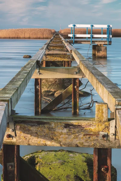 Paseo Madera Través Del Agua Isla Utvalinge Suecia —  Fotos de Stock