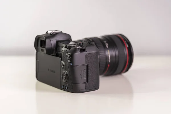 Canon EOS R mirrorless camera — Stock Photo, Image